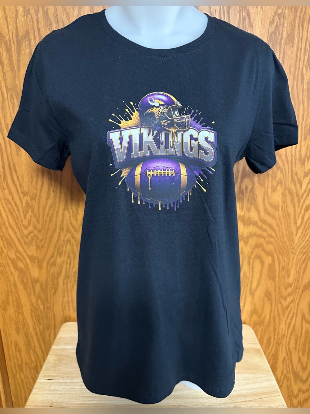 Minnesota Vikings Crewneck Graphic Tee - NIP
